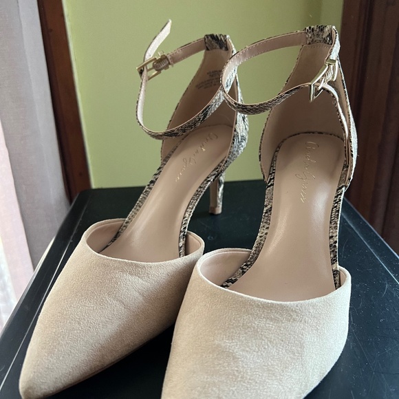 Amelia Grace ankle strap classy and sexy shoe. - Picture 5 of 9